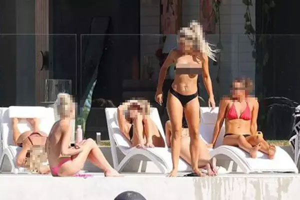 Show hẹn hò bị chỉ trích phản cảm-3