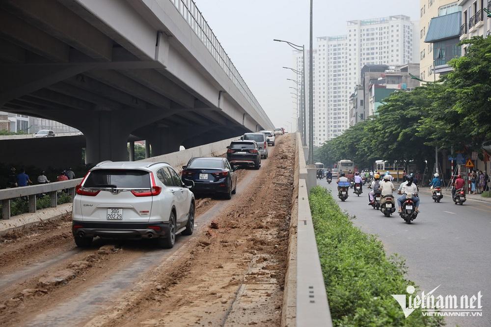 Truy tìm thủ phạm đổ bùn ngập đường Phạm Văn Đồng-1