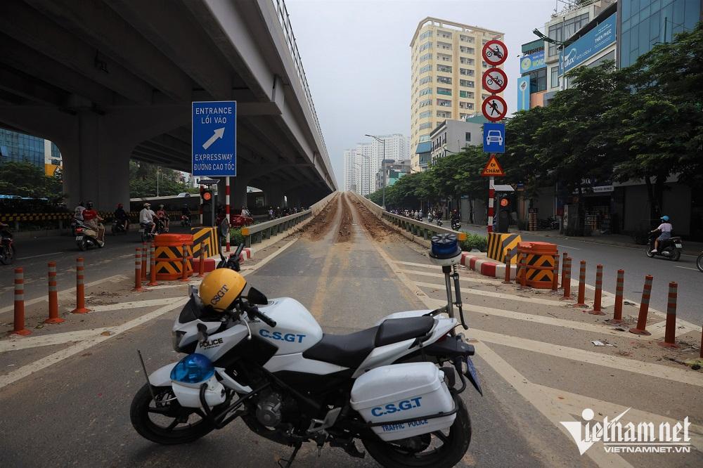 Truy tìm thủ phạm đổ bùn ngập đường Phạm Văn Đồng-3