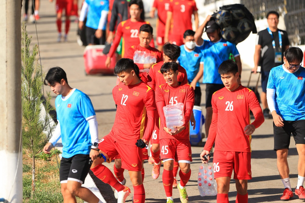 U23 Việt Nam đến nhầm sân tập của U23 Thái Lan trước ngày định đoạt vé vào tứ kết-3