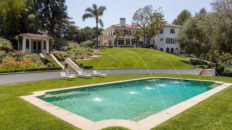 Cận cảnh ngôi nhà trị giá 550 tỷ Angelina Jolie mua đầu tiên sau khi ly hôn Brad Pitt-2