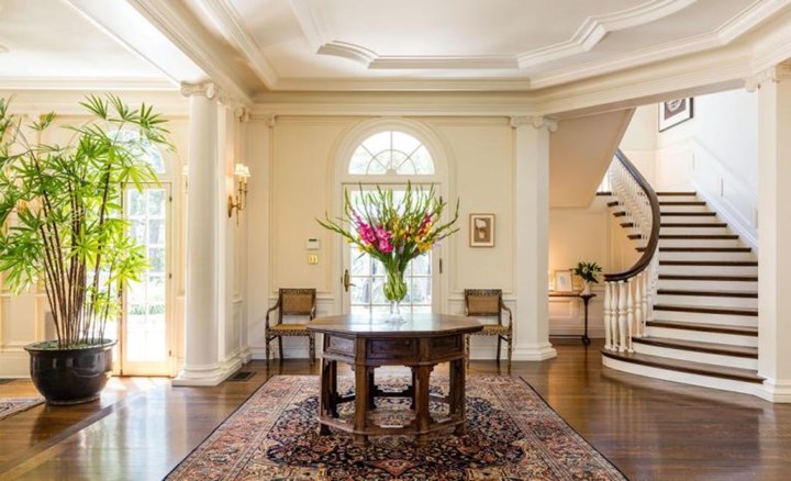 Cận cảnh ngôi nhà trị giá 550 tỷ Angelina Jolie mua đầu tiên sau khi ly hôn Brad Pitt-5