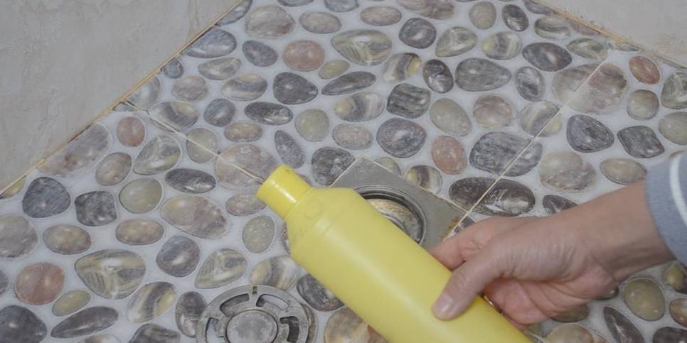 Phải làm gì nếu cống thoát sàn có mùi hôi? Hướng dẫn các bạn mẹo này, cống thoát sàn sẽ không còn bị bẩn hay bốc mùi nữa-2