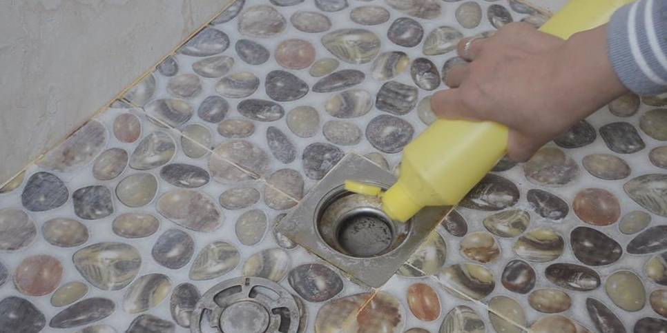 Phải làm gì nếu cống thoát sàn có mùi hôi? Hướng dẫn các bạn mẹo này, cống thoát sàn sẽ không còn bị bẩn hay bốc mùi nữa-3