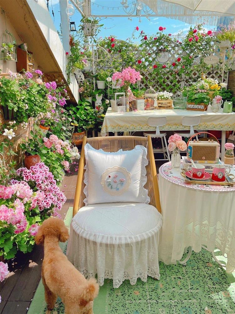 Khu vườn sân thượng 20m² đẹp như vừa bước ra từ trong truyện cổ tích-9