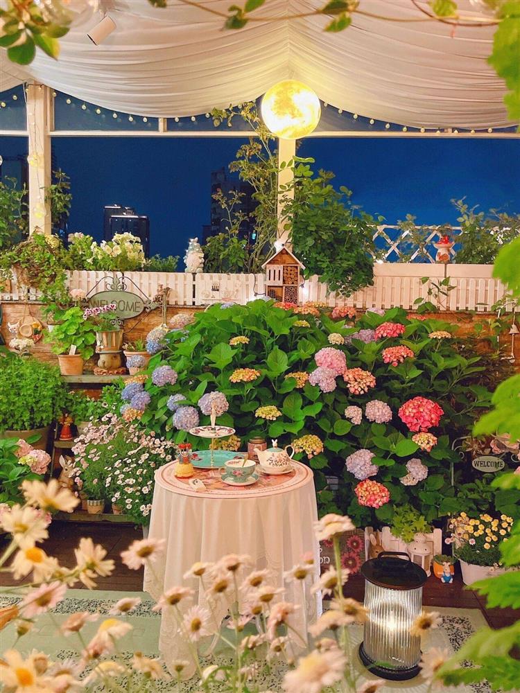 Khu vườn sân thượng 20m² đẹp như vừa bước ra từ trong truyện cổ tích-18