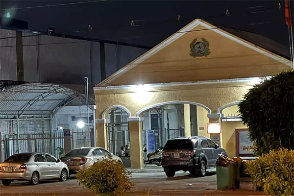 TP.HCM: Người dân quyên góp tiền giúp đỡ nam bảo vệ tử vong trên ghế khi đang giữ xe cho cửa hàng giày dép-3