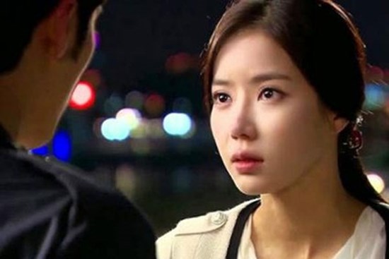 Kết hôn 16 năm, người đàn ông bật khóc khi phát hiện thân thế của 3 cô con gái: Tuyên bố của vợ còn sốc hơn!