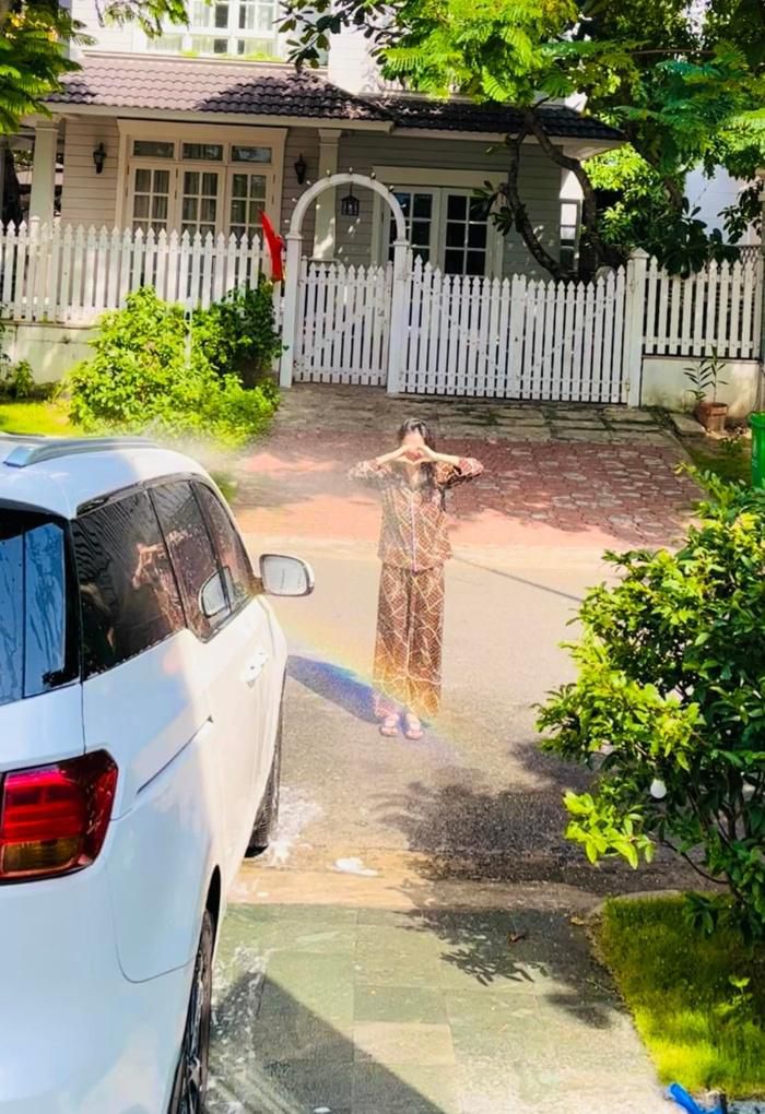 Công Vinh đăng ảnh đời thường, Thủy Tiên liền vào phán vội một câu xanh rờn-3