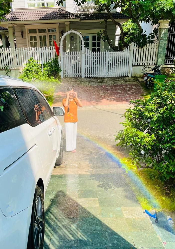 Công Vinh đăng ảnh đời thường, Thủy Tiên liền vào phán vội một câu xanh rờn-4