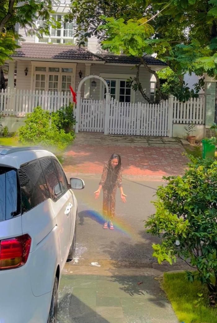 Công Vinh đăng ảnh đời thường, Thủy Tiên liền vào phán vội một câu xanh rờn-2