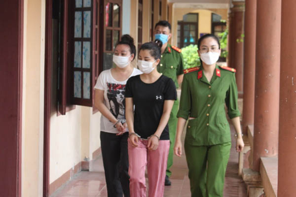 Hà Nội: Nhóm phụ nữ U60, U70 tổ chức đánh bạc online-2