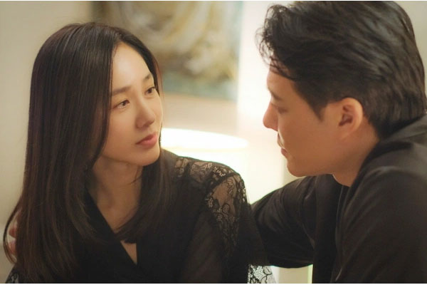 Tôi nằm viện chồng cũ đến thăm, lúc anh về mở giỏ trái cây ra mà không kìm được nước mắt-1