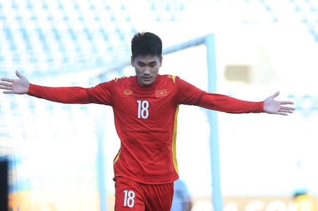Chùm ảnh: Nhâm Mạnh Dũng đánh đầu xé lưới U23 Malaysia, mở cánh cửa vào tứ kết-6