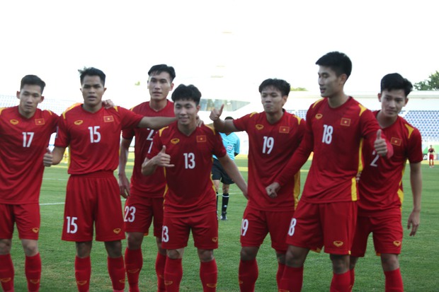 Chùm ảnh: Nhâm Mạnh Dũng đánh đầu xé lưới U23 Malaysia, mở cánh cửa vào tứ kết-9