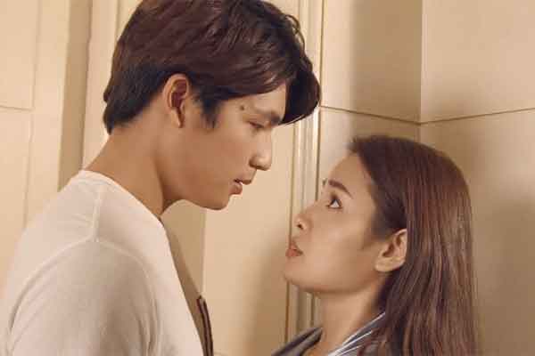 Gái xinh thành quà tiến thân dâng sếp vì mộng đổi đời-2