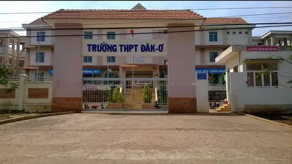 Một hiệu trưởng tử vong nghi rơi từ tầng 3 xuống-1