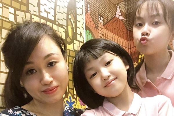 Cô giáo than phiền về thái độ học tập của bé trai trong giờ học tiếng Anh, mẹ chỉ nói vài lời mà tình thế đảo ngược, còn xin cô giữ bí mật giúp-2