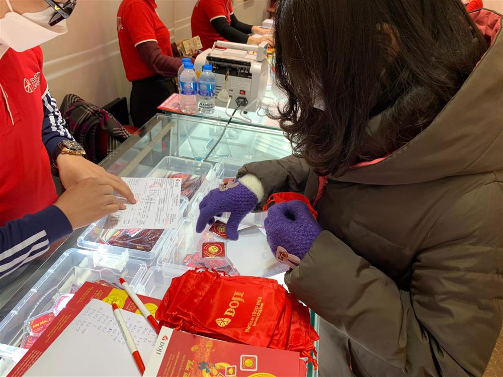 Giá vàng hôm nay 9/6: Nỗi lo suy thoái, vàng biến động mạnh-1