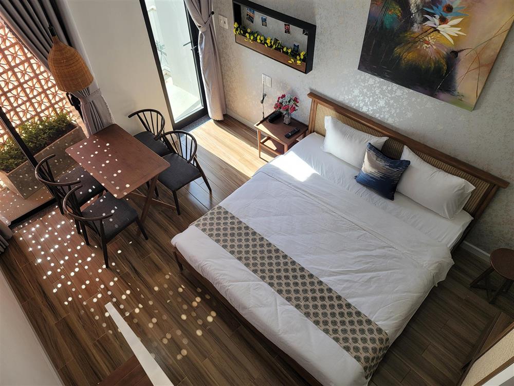 Ngôi nhà mê cung trên mảnh đất méo, xây trong 3 năm với bể bơi vô cực trên nóc-7