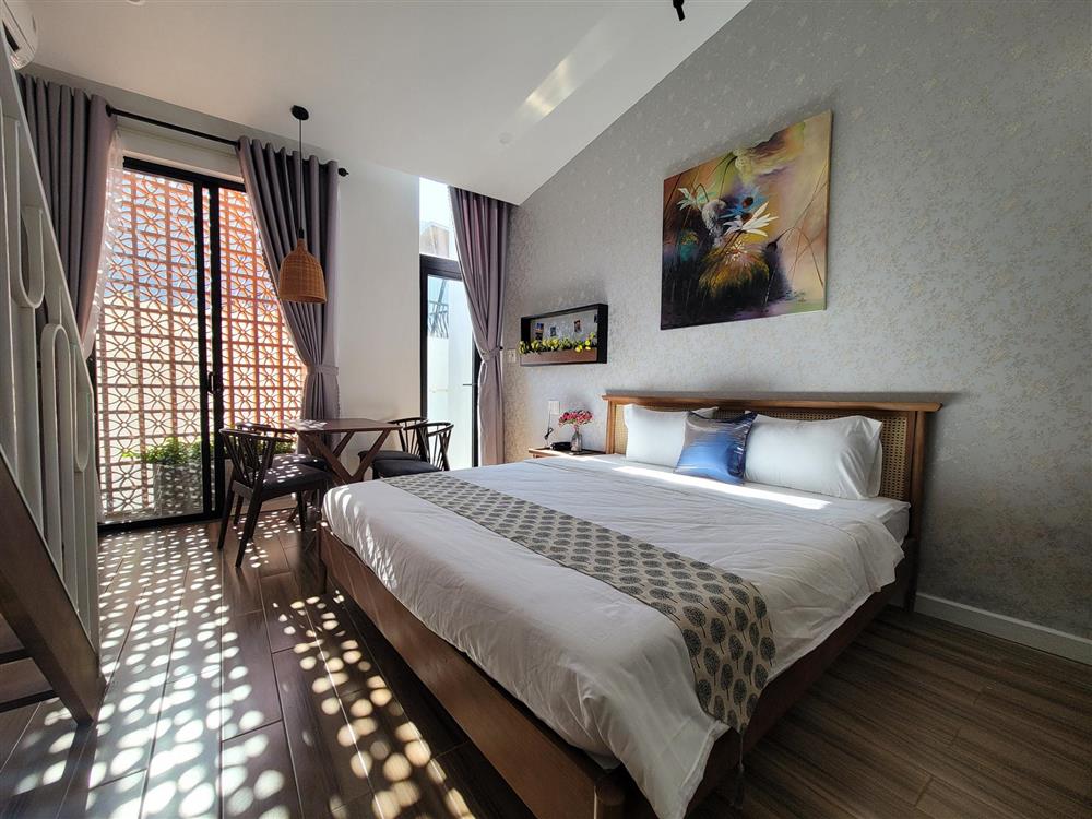 Ngôi nhà mê cung trên mảnh đất méo, xây trong 3 năm với bể bơi vô cực trên nóc-8