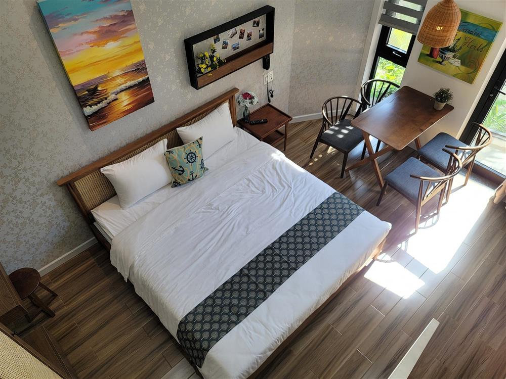 Ngôi nhà mê cung trên mảnh đất méo, xây trong 3 năm với bể bơi vô cực trên nóc-9