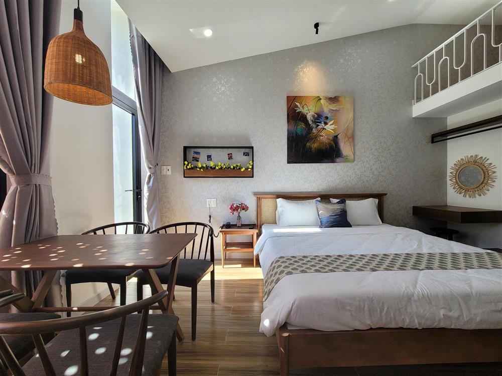 Ngôi nhà mê cung trên mảnh đất méo, xây trong 3 năm với bể bơi vô cực trên nóc-10