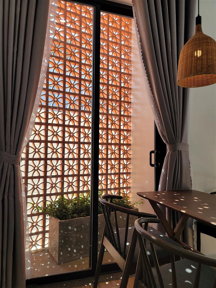 Ngôi nhà mê cung trên mảnh đất méo, xây trong 3 năm với bể bơi vô cực trên nóc-13