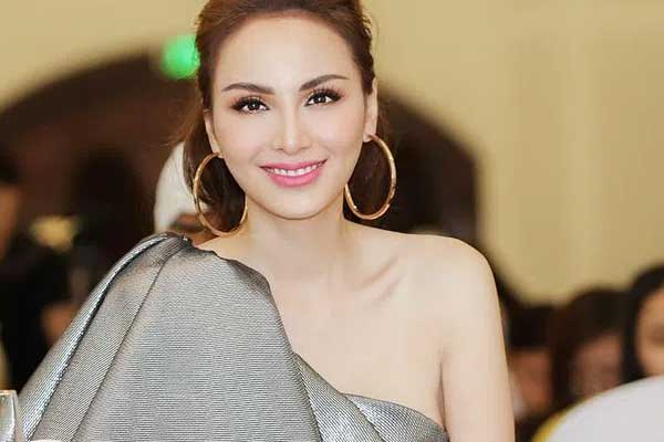 Sau ồn ào bí mật kết hôn với đại gia, Diễm Hương tiếp tục vướng tin đồn cặp kè với trai trẻ-7