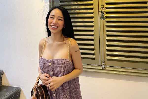 Đại gia Minh Nhựa khoe bế cháu gái, dân tình nhận xét: Ông ngoại kute và trẻ quá!-8