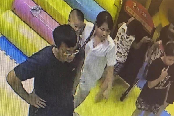 Tìm người đàn ông nghi vấn bạo hành bé gái 4 tuổi trong khu vui chơi ở Hà Nội-4