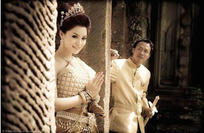 Cuộc sống thăng trầm của người mẫu kết hôn với cháu trai lãnh tụ Campuchia-1