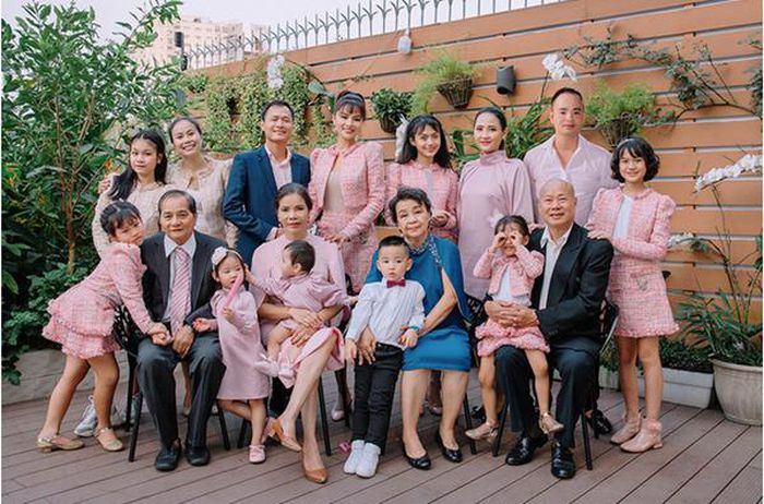 Cuộc sống thăng trầm của người mẫu kết hôn với cháu trai lãnh tụ Campuchia-4