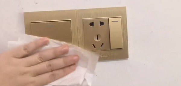 Đừng vứt tàn thuốc lá đi, hãy ngâm chúng trong rượu trắng, tiết kiệm được ối tiền đấy-7