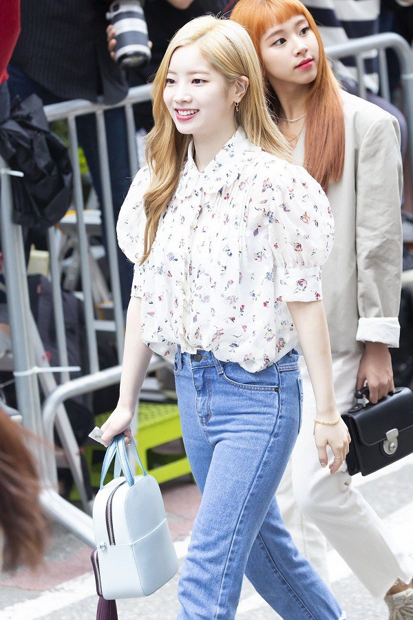 Tìm ra 4 kiểu áo blouse bỏ bùa sao Hàn-2