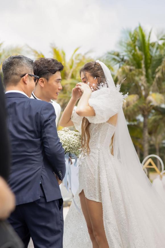 Vợ Bùi Tiến Dũng có chia sẻ đầu tiên sau đám cưới, tiết lộ mẹ ruột không có mặt nhưng đã gửi một món quà vô cùng ý nghĩa-1