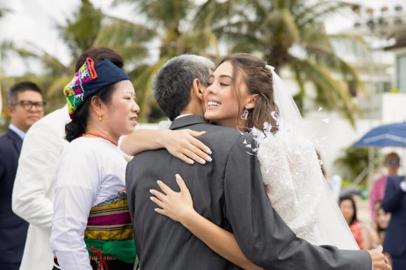 Vợ Bùi Tiến Dũng có chia sẻ đầu tiên sau đám cưới, tiết lộ mẹ ruột không có mặt nhưng đã gửi một món quà vô cùng ý nghĩa-12