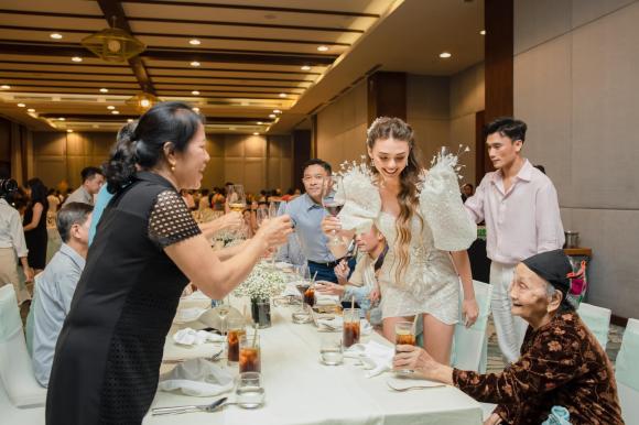 Vợ Bùi Tiến Dũng có chia sẻ đầu tiên sau đám cưới, tiết lộ mẹ ruột không có mặt nhưng đã gửi một món quà vô cùng ý nghĩa-17