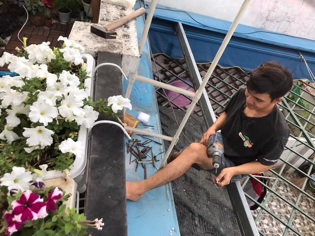 Cặp vợ chồng cải tạo ban công nhỏ thành nơi ngập cây xanh và gió mát chỉ với 5 triệu đồng-3