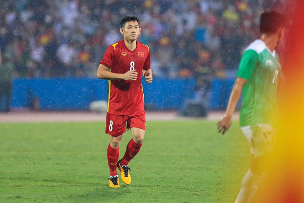 Hai Long - Cầu thủ được gọi tên nhiều nhất sau trận thắng U23 Malaysia: Từ cậu bé bị loại phải về quê, đến người kế nhiệm Quang Hải-2