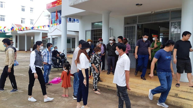 Xử phạt người mẹ khai tử con trai 3 tuổi khi đang còn sống-2