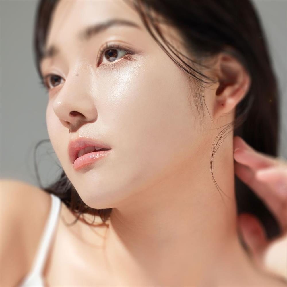 Mắc 4 lỗi sai khi thoa kem chống nắng, bảo sao da dẻ chị em cứ mãi bết dính, lớp trang điểm lại nhanh trôi-1