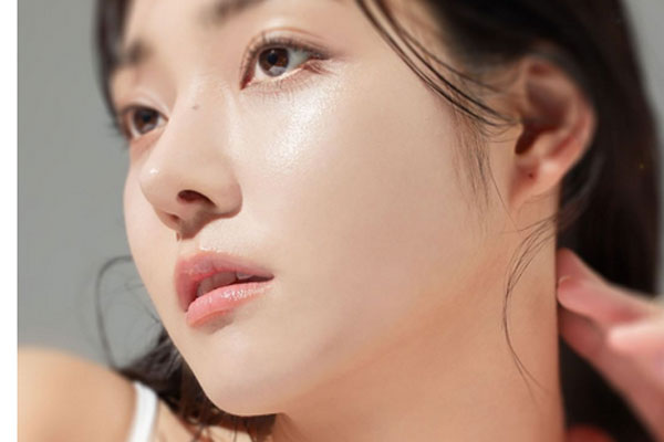 Phụ nữ dù có làn da đẹp đến đâu cũng đừng mắc phải 3 thói quen trang điểm, vừa bị chê cười, vừa hại da-4