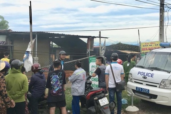 Khoảnh khắc chợ cháy lớn, người dân nhảy từ cửa sổ tầng 2 để thoát thân-1