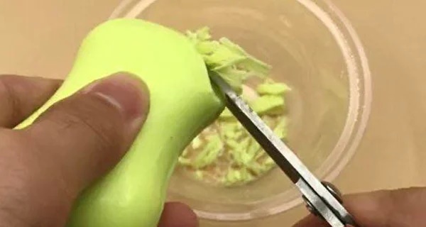 Cục xà bông cắt nhỏ trộn với thứ này để góc nhà, qua 1 đêm hàng trăm con muỗi nổi đen-1