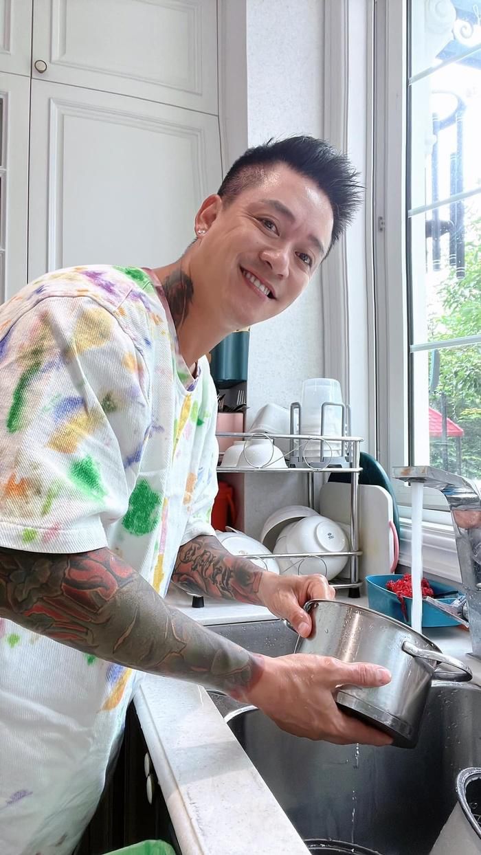 Sự thay đổi khó tin của nam ca sĩ đình đám, nổi tiếng đào hoa Vbiz một thời-1