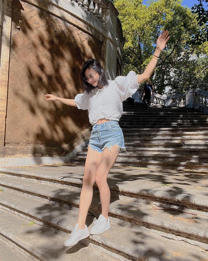 Nhờ mix đồ cao tay, sao Việt 30+ diện quần short vẫn chuẩn thanh lịch và sang chảnh-2