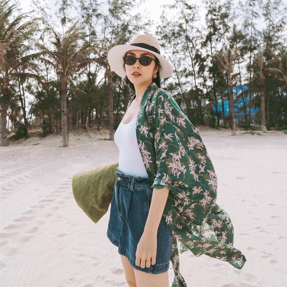 Nhờ mix đồ cao tay, sao Việt 30+ diện quần short vẫn chuẩn thanh lịch và sang chảnh-3