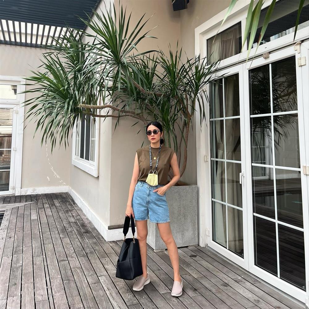 Nhờ mix đồ cao tay, sao Việt 30+ diện quần short vẫn chuẩn thanh lịch và sang chảnh-6