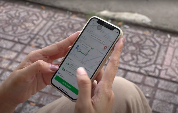 Hành khách than trời vì giá cuớc GrabCar tăng cao hơn cả taxi truyền thống, đặt xe ngày càng khó-1
